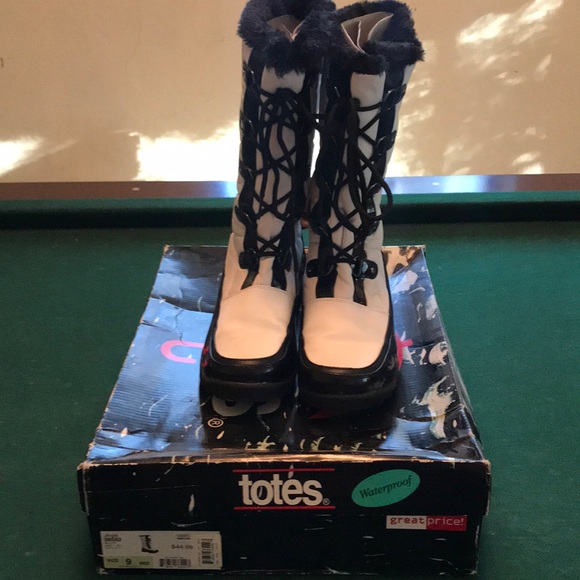 Totes - Picture 4 of 4